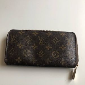 Louis Vuitton - Zippy Wallet Used
